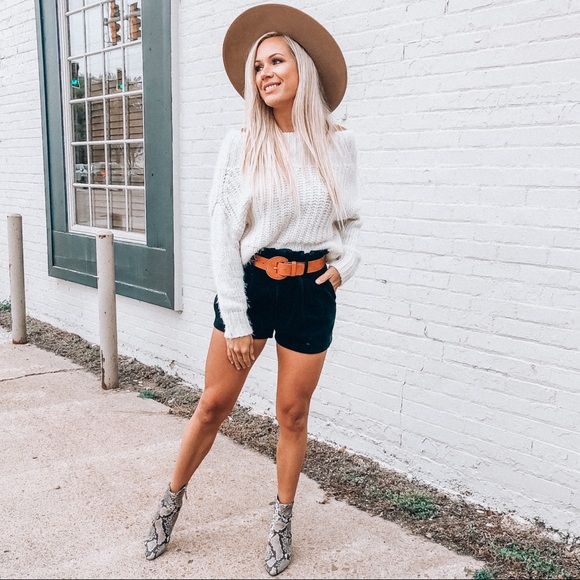 Pointed toe Snake skin bootie - Picture 3 of 4